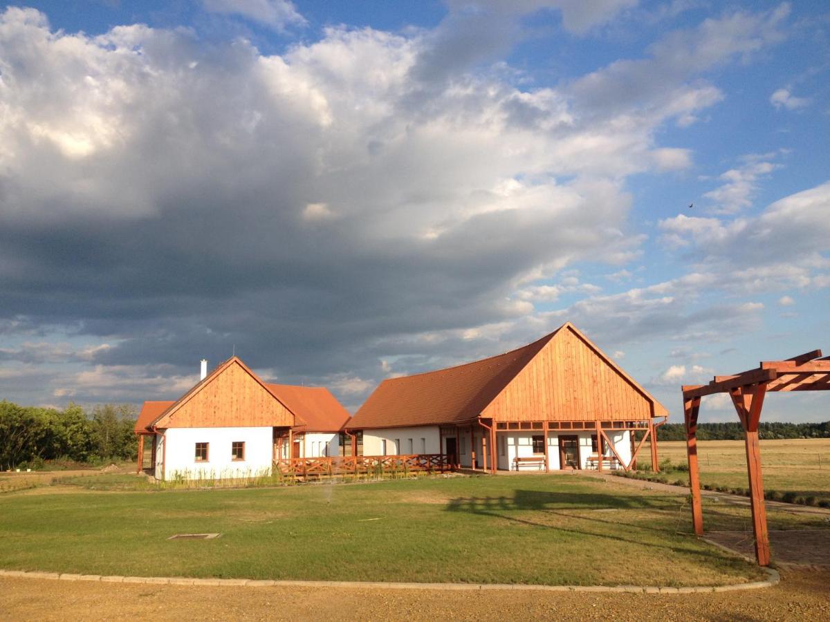 Balmazújváros Bibic Nature Lodge מראה חיצוני תמונה